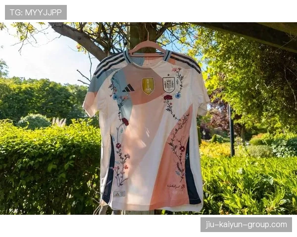 俱乐部与知名品牌合作 推出限量纪念款球衣,有纪念意义的球衣号码